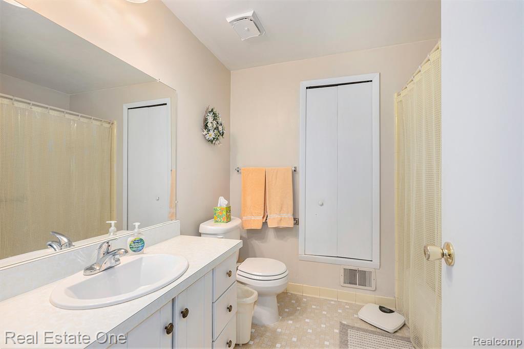 5982 Slate Drive, Troy, MI 48085 — Photo 22
