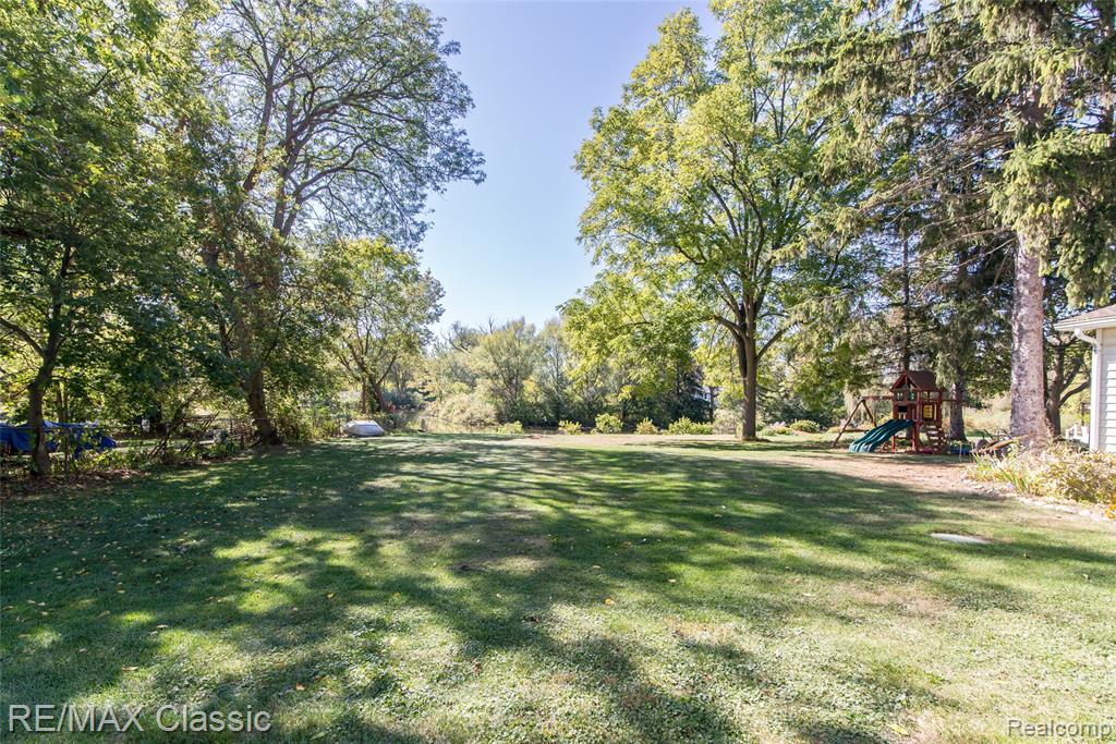 590 Bogie Lake Road, White Lake, MI 48383 — Photo 32