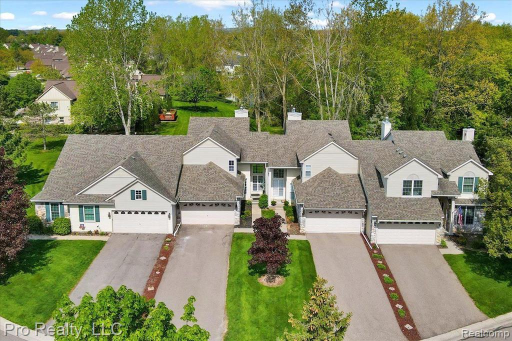 863 CALPERNIA, Wixom, MI 48393 — Photo 34