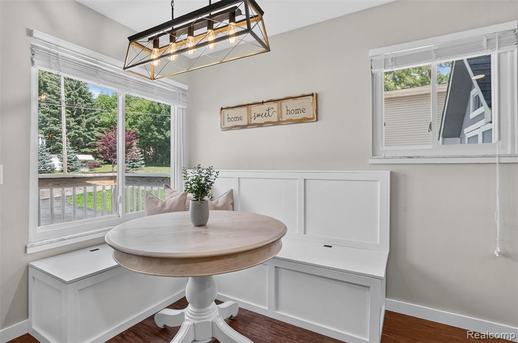1037 Miami Avenue, Waterford, MI 48327 — Photo 4