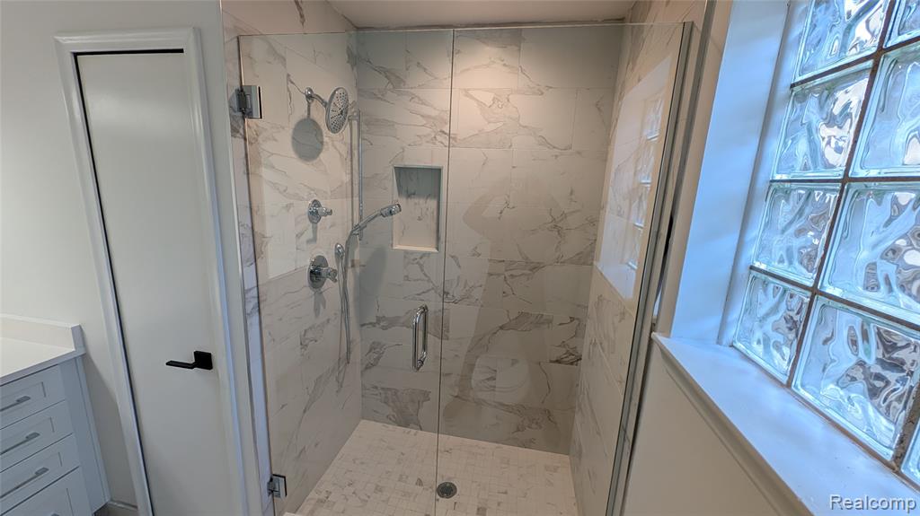 2014 Waldons Court S, West Bloomfield, MI — Photo 15