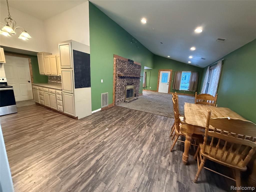 609 S Wood Street, Chesaning, MI 48616 — Photo 2