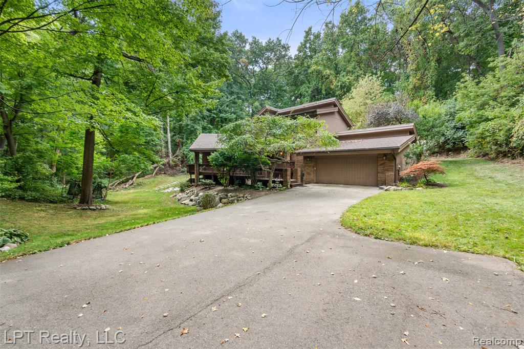 5075 Canyon Oaks Drive, Brighton, MI 48114 — Photo 2
