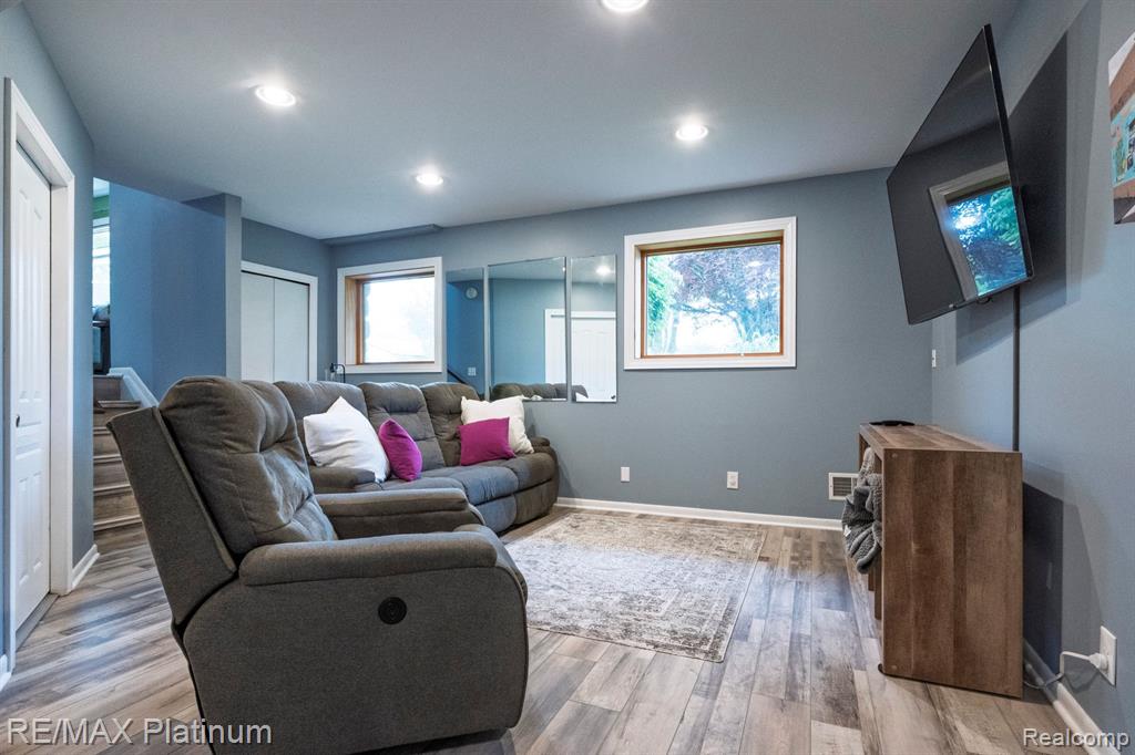 638 GLENWYTH Road, Brighton, MI 48116 — Photo 21