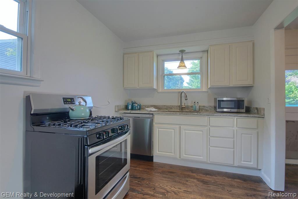 545 WING Street, Plymouth, MI 48170 — Photo 6