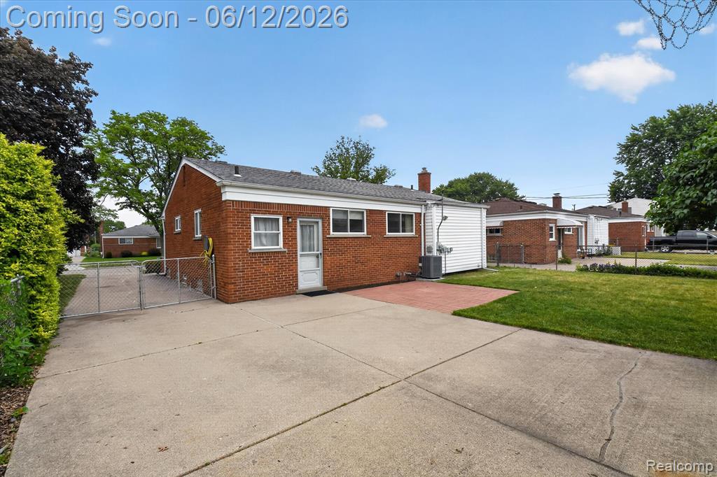 1616 Connie Avenue, Madison Heights, MI 48071 — Photo 25