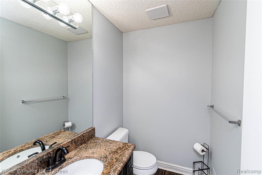 5700 Point Of The Woods Drive, West Bloomfield, MI 48324 — Photo 35