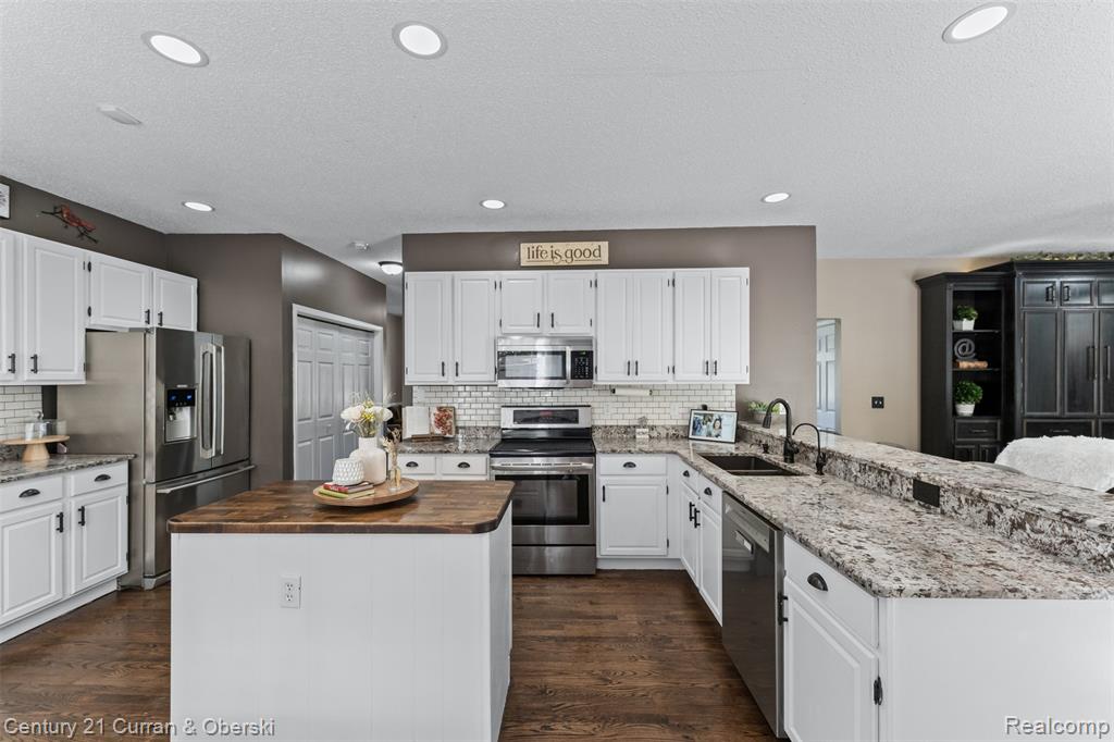 9298 Anacapa Bay Drive, Pinckney, MI 48169 — Photo 11