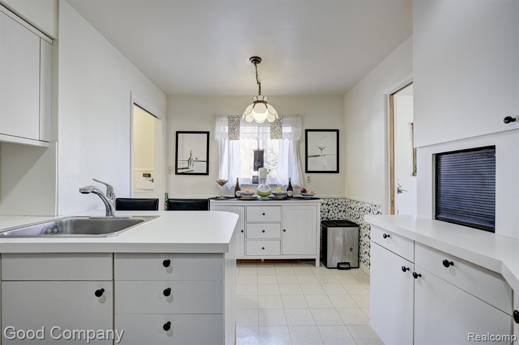 705 BUTTERNUT Avenue, Royal Oak, MI 48073 — Photo 10