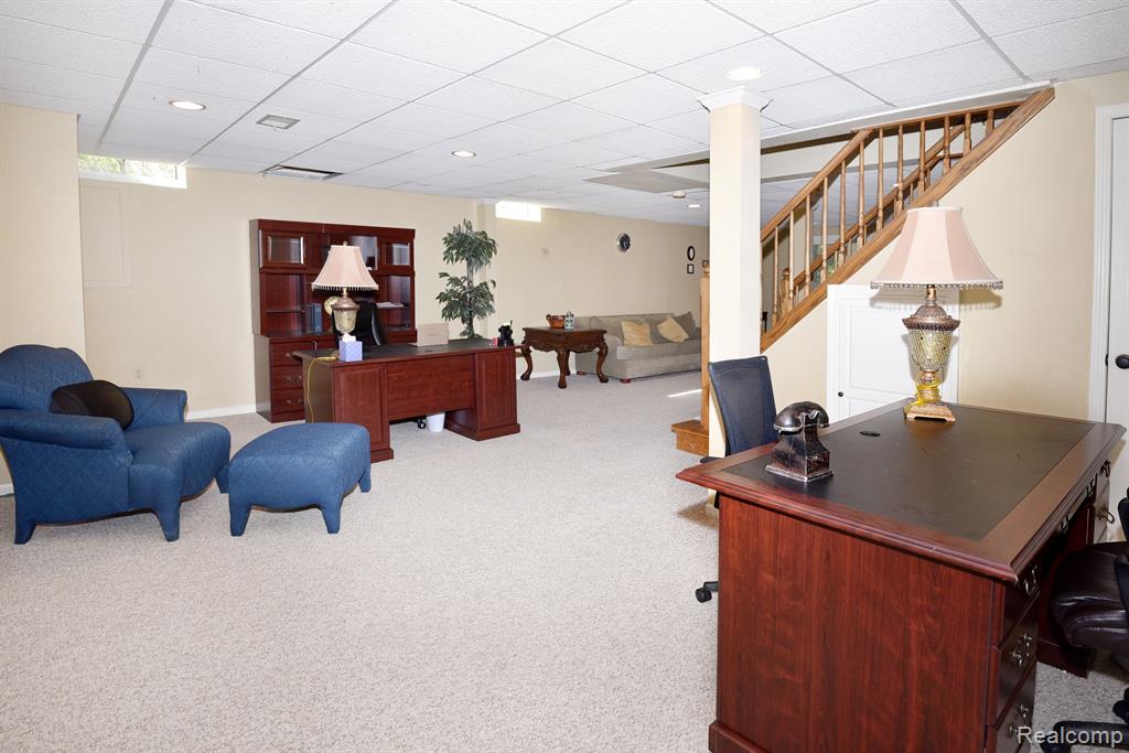 5687 GREENHILL Drive, Troy, MI 48098 — Photo 37