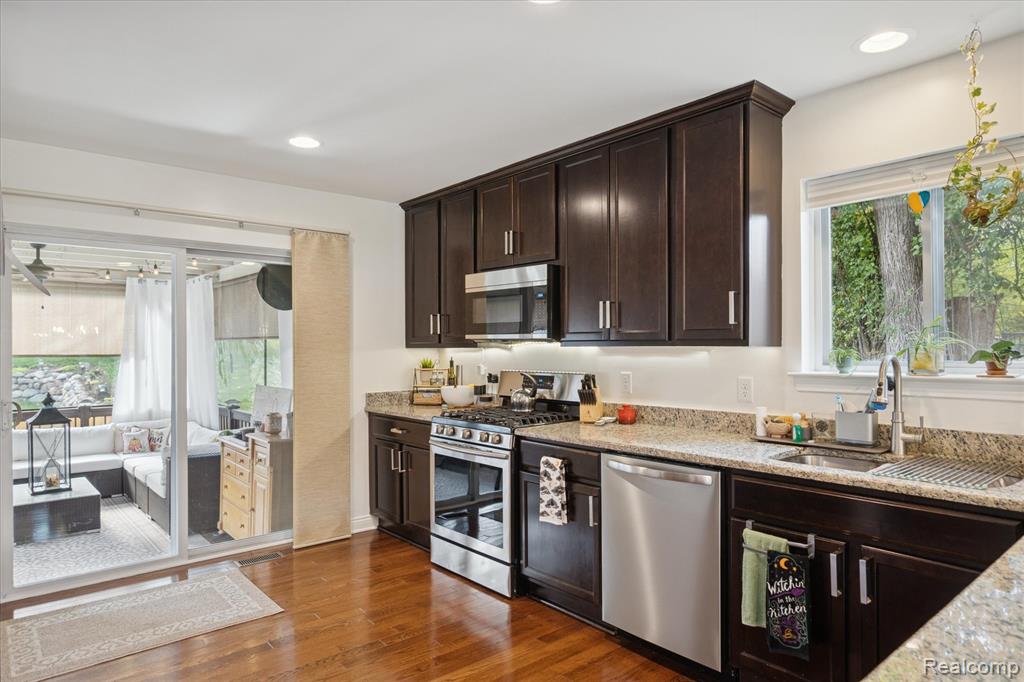 7799 Rampart Trail, Waterford, MI 48327 — Photo 11