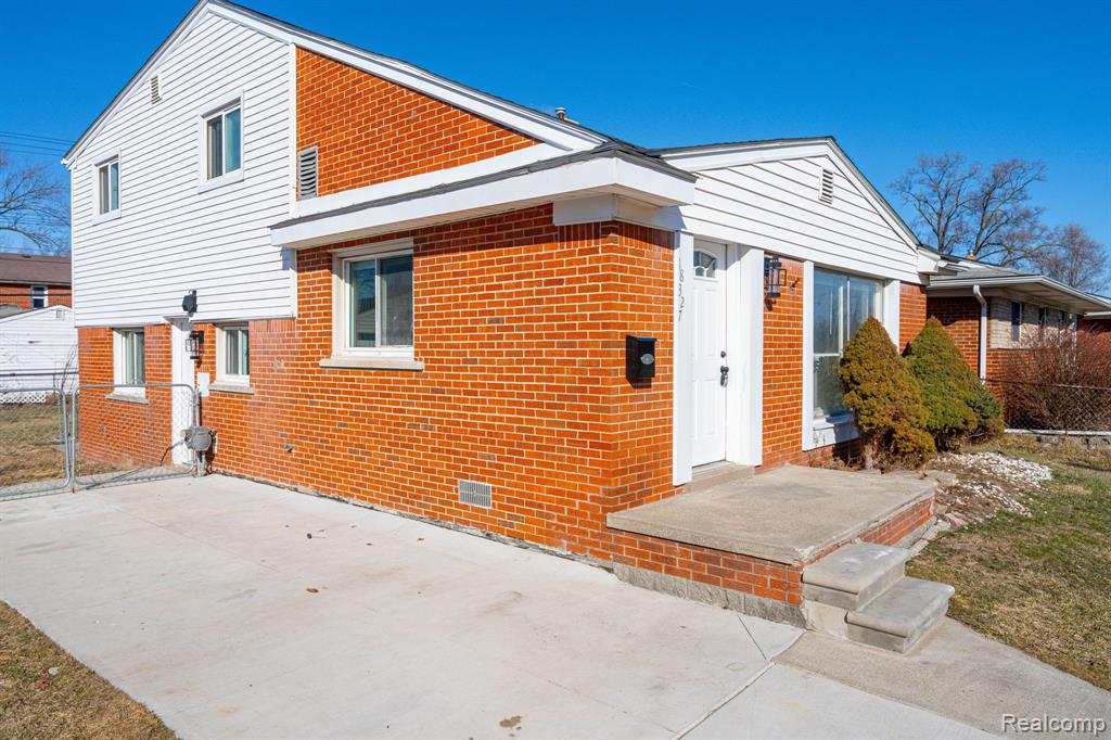 18327 E 13 MILE Road, Fraser, MI 48026 — Photo 3