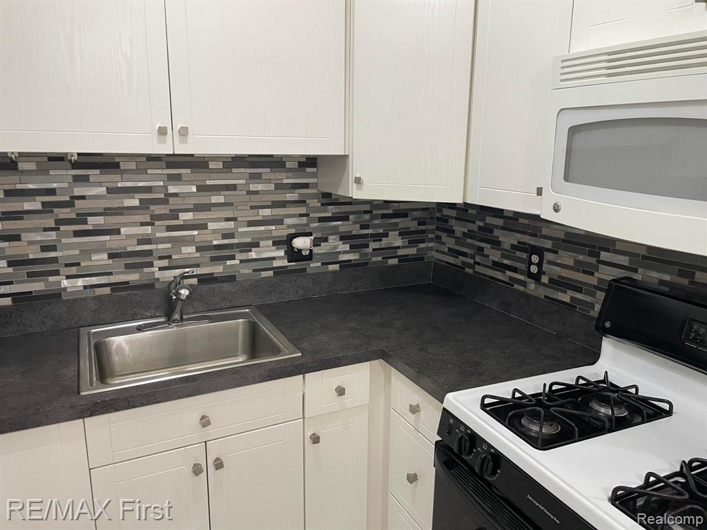 8401 18 Mile APT # 99 Road, Sterling Heights, MI 48313 — Photo 20
