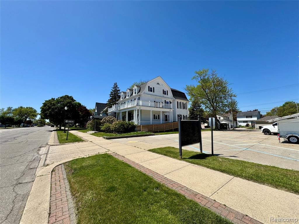 2156 W JEFFERSON Avenue, Trenton, MI, 48183