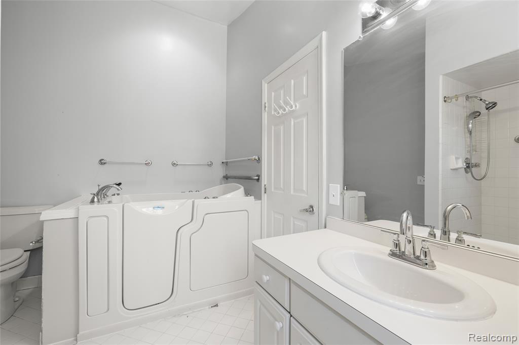 441 Parkview Drive Drive, Detroit, MI 48214 — Photo 34