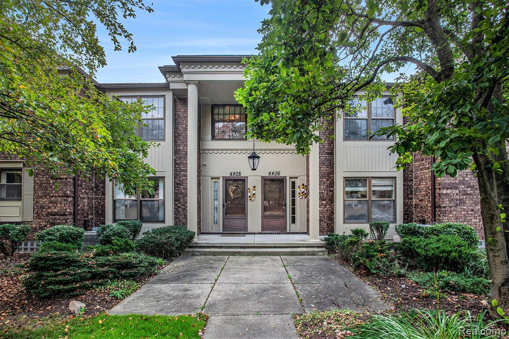 4408 Knightsbridge Lane, West Bloomfield, MI 48323 — front exterior