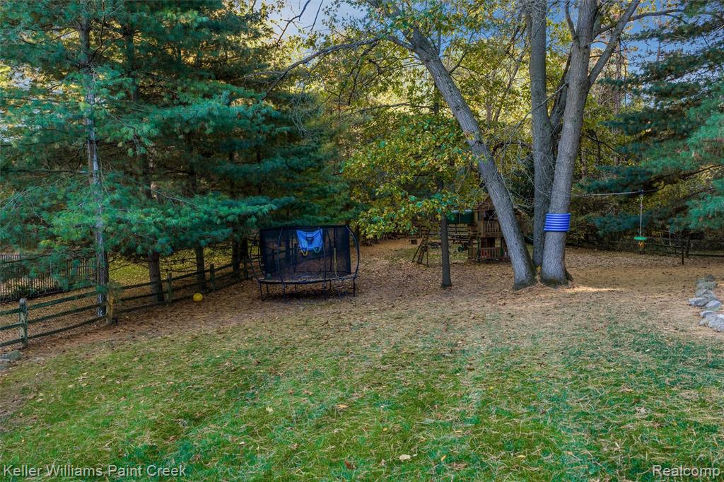 912 E Gunn Road, Rochester, MI 48306 — Photo 42