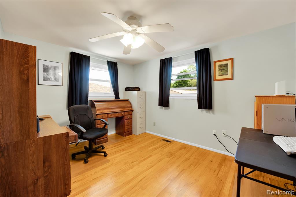 9721 MUELLER Street, Taylor, MI 48180 — Photo 16