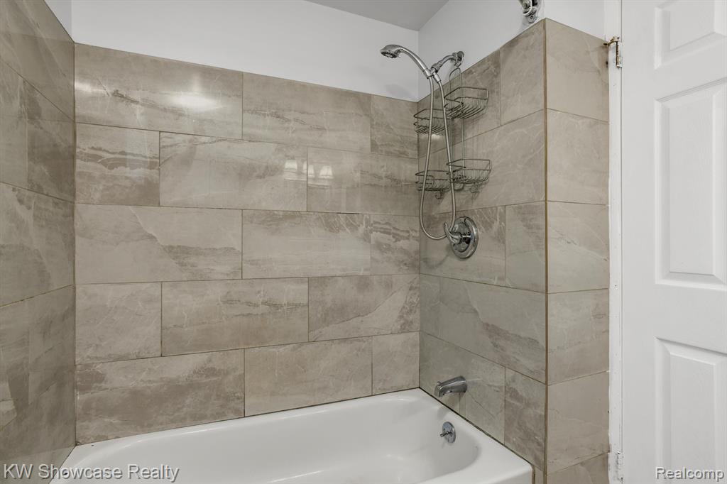 6322 CLARENDON Drive, Canton, MI 48187 — Photo 37