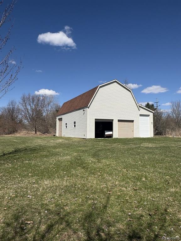 7681 Fieldcrest Drive, Almont, MI 48003 — Photo 41