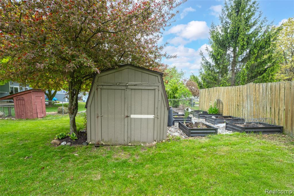 809 Holly Bush Drive, Holly, MI 48442 — Photo 25