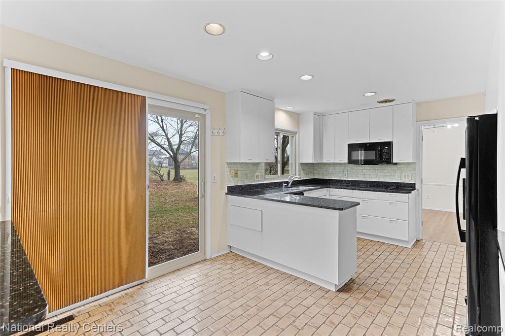 4817 Faircourt Drive, West Bloomfield, MI — Photo 4