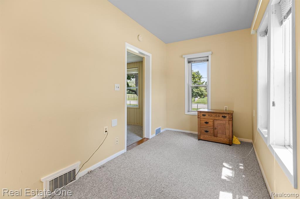 447 E JACKSON Street E, Lake Orion, MI 48362 — Photo 10