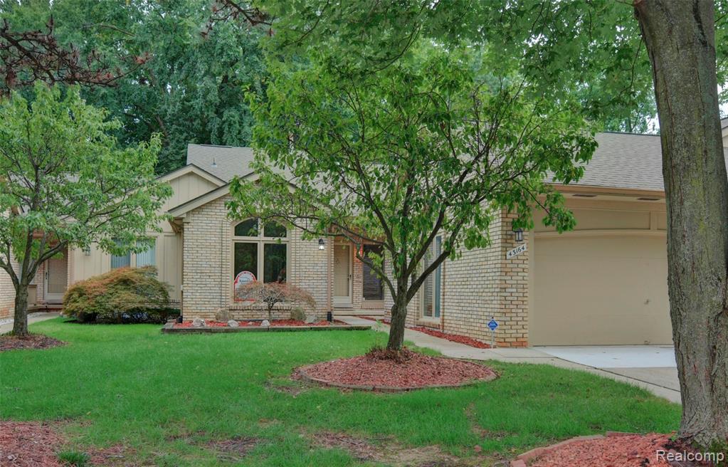 43164 W Kirkwood Drive, 145, Clinton Twp, MI 48038