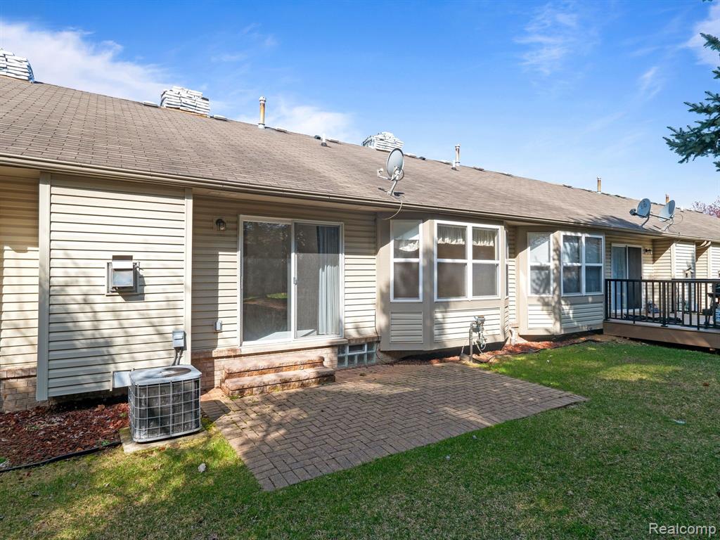 41168 BERMUDA Drive, Sterling Heights, MI 48314 — Photo 25