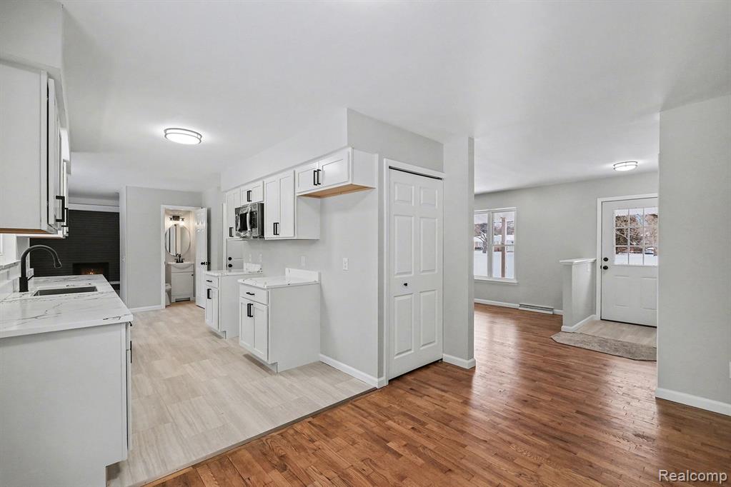 5396 Oaktree Drive, Flint, MI 48532 — Photo 4