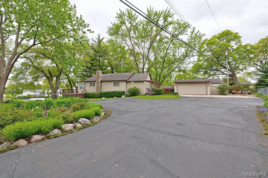 4030 ROLLINS Avenue, Waterford, MI 48329 — Photo 2