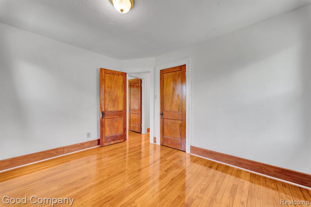 21516 Oxford Avenue, Farmington, MI 48336 — Photo 20