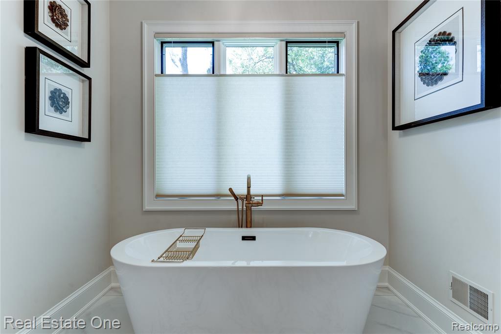 3370 Bloomcrest Drive, Bloomfield Hills, MI, 48304