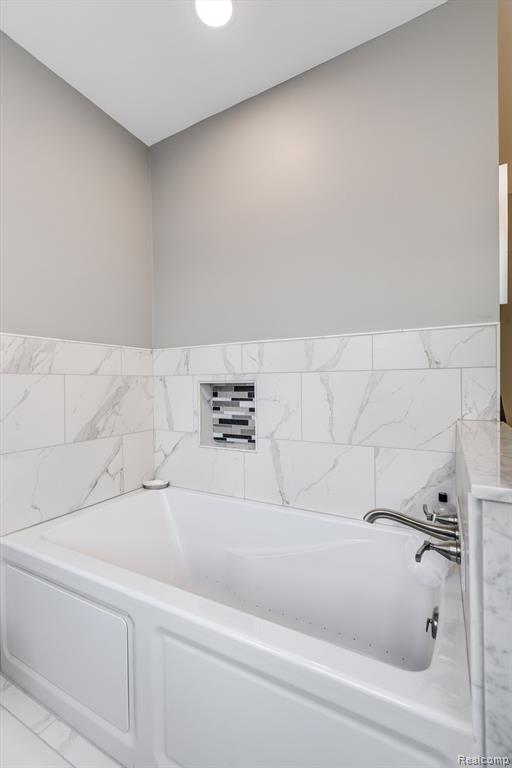 4645 CLAUDIA Drive, Waterford, MI 48328 — Photo 20