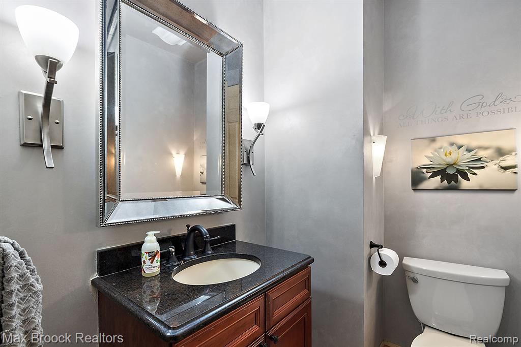 6340 Lakeshore Street, West Bloomfield, MI 48323 — Photo 18