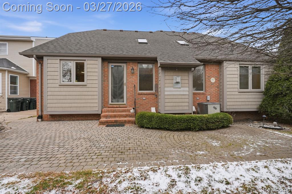 22432 Pointe Drive, Saint Clair Shores, MI 48081 — Photo 27