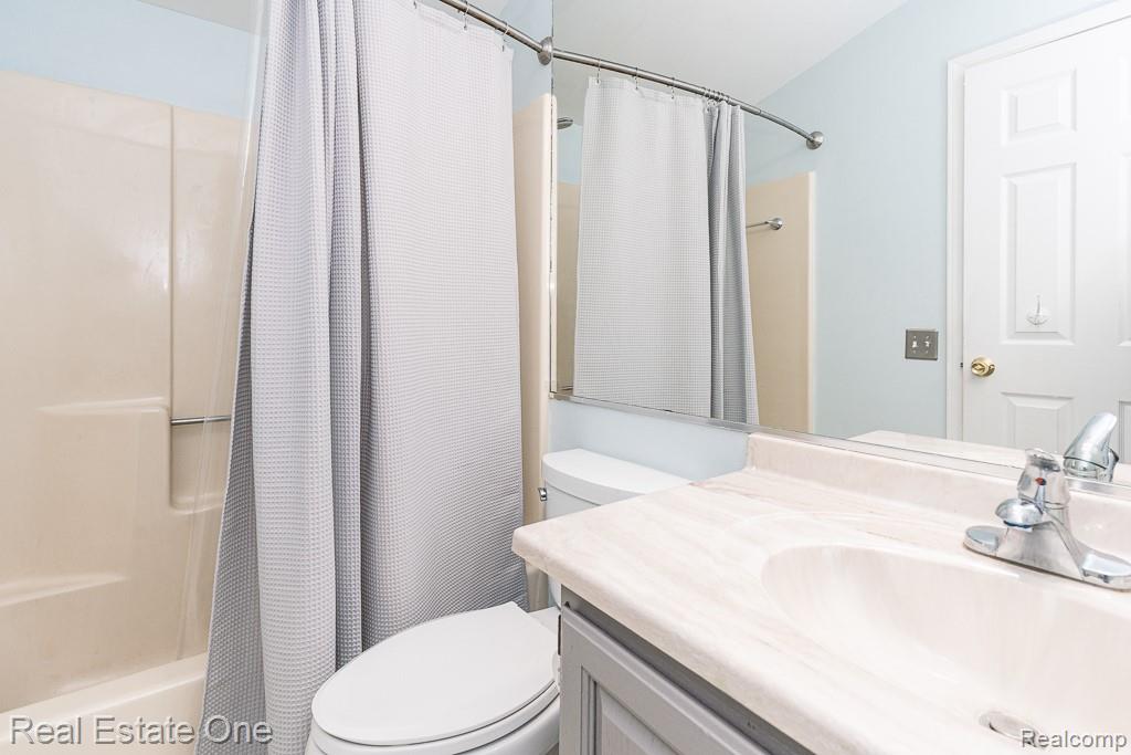 606 Whitney Drive, Rochester Hills, MI 48307 — Photo 24