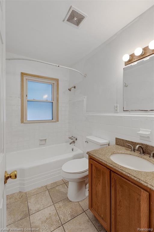 19239 Beaconsfield Street, Harper Woods, MI 48225 — Photo 14