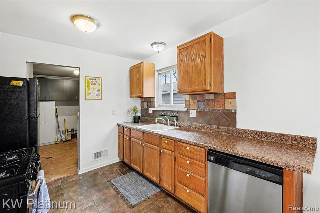 1218 E Milton Avenue, Hazel Park, MI 48030 — Photo 4