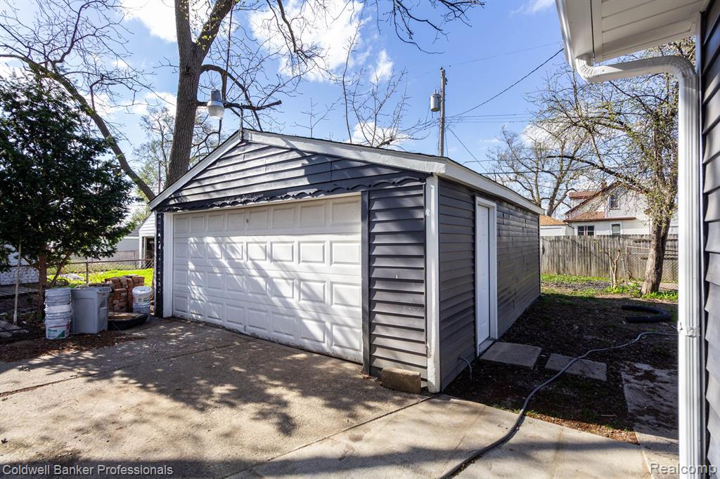 8237 PACKARD Avenue, Warren, MI 48089 — Photo 42