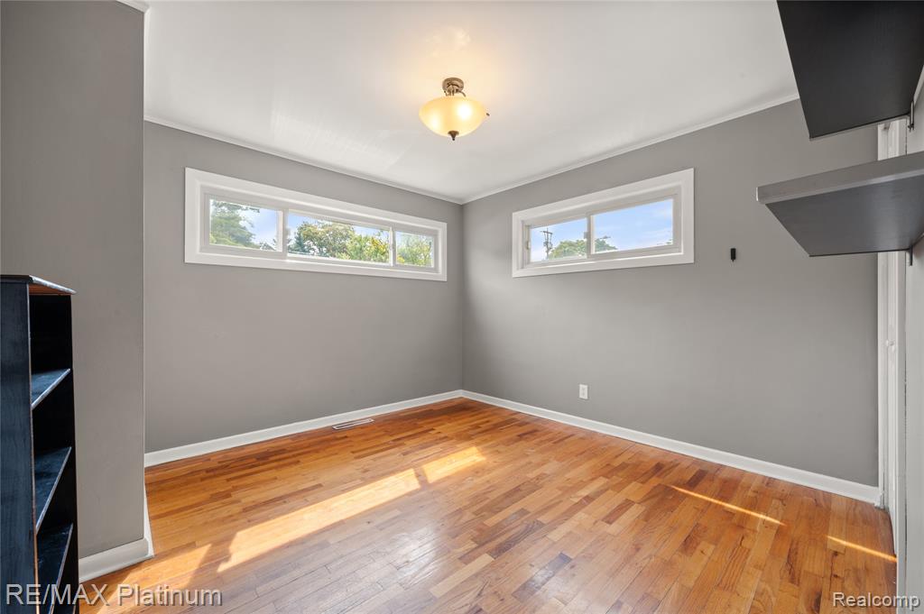 709 Elmwood Drive, Fenton, MI 48430 — Photo 6