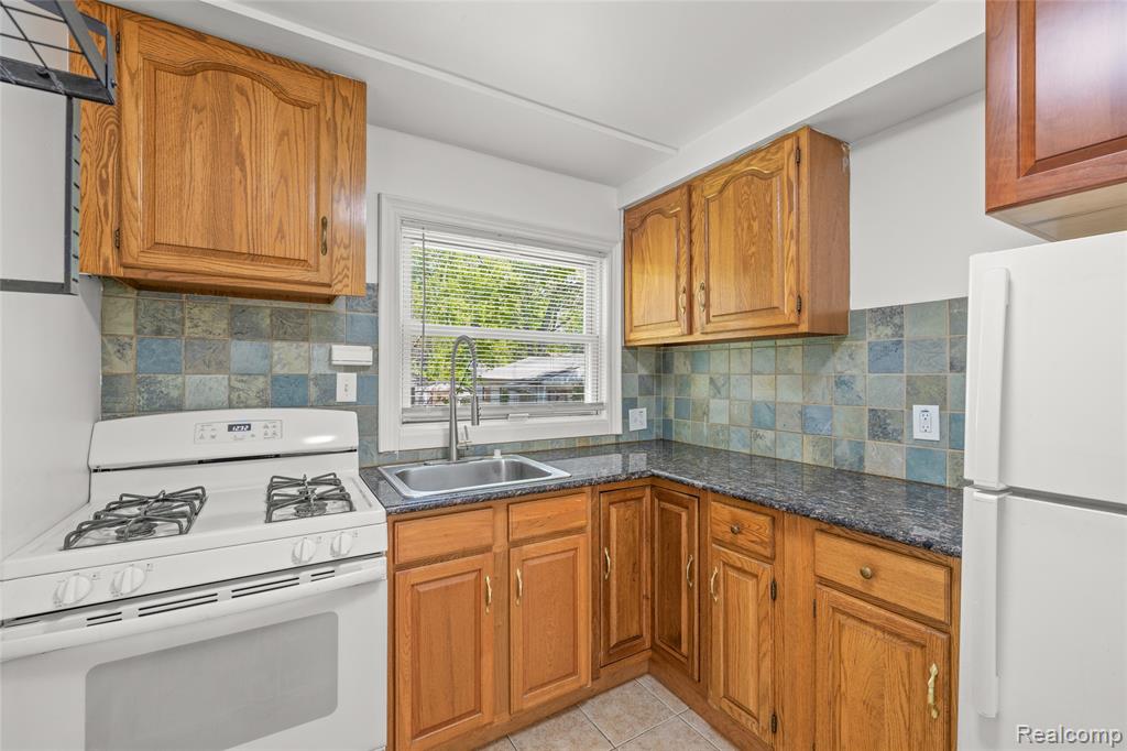 26274 McDonald Street, Dearborn Heights, MI 48125 — Photo 7
