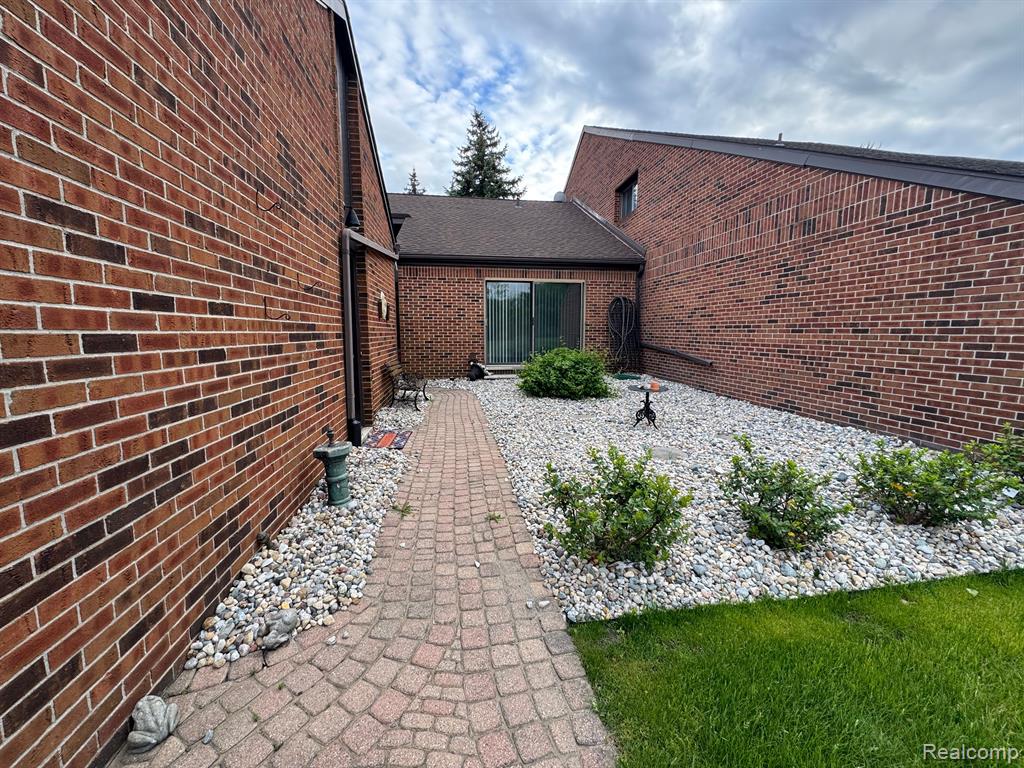 3 COLONY Lane, Dearborn, MI 48120 — Photo 3