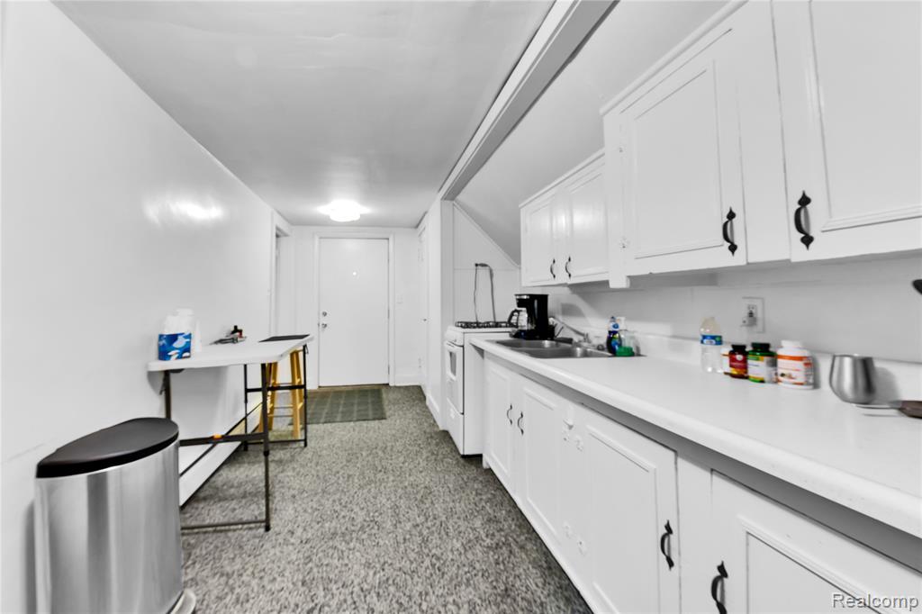 2952 PRYNNE Street, Keego Harbor, MI 48320 — Photo 28