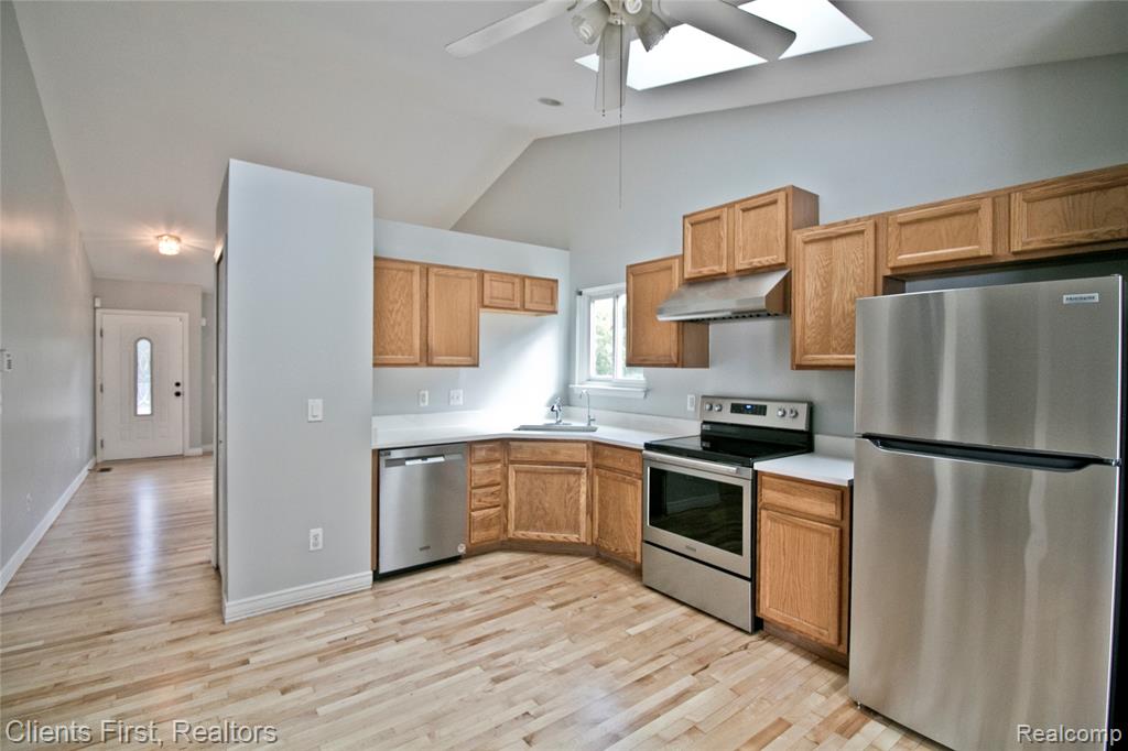 8543 Barrington Drive, Ypsilanti, MI 48198 — Photo 18