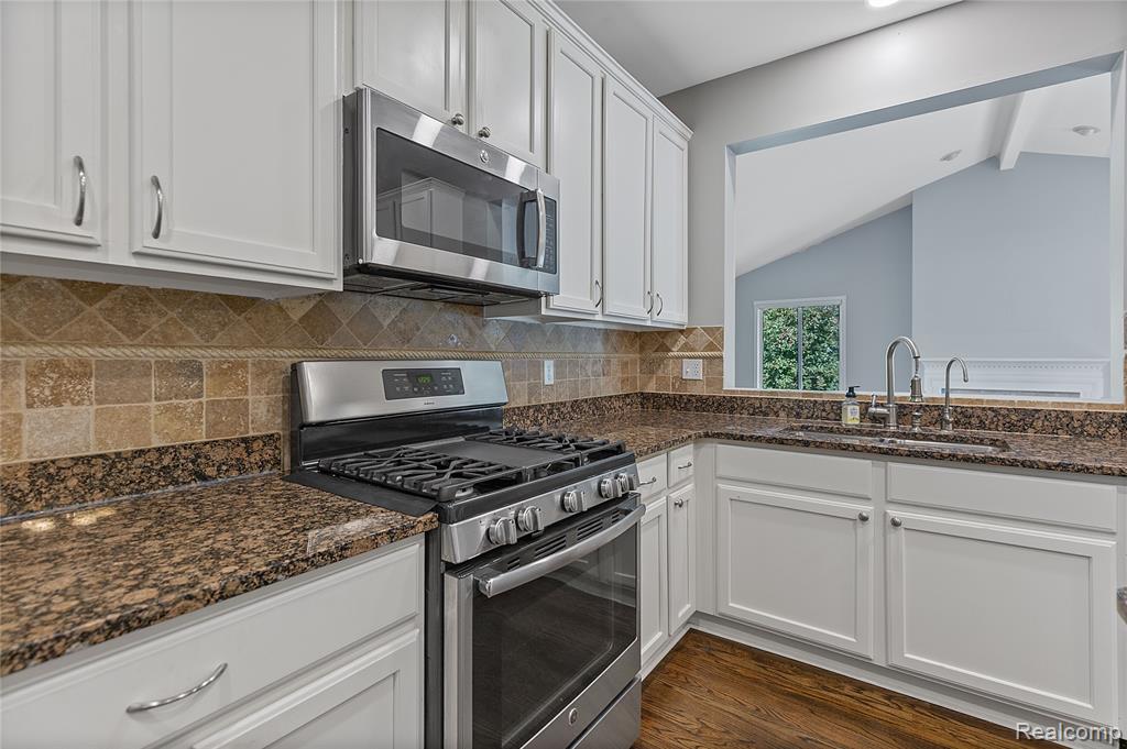4360 Carriage Hill Court, Oakland, MI 48306 — Photo 16