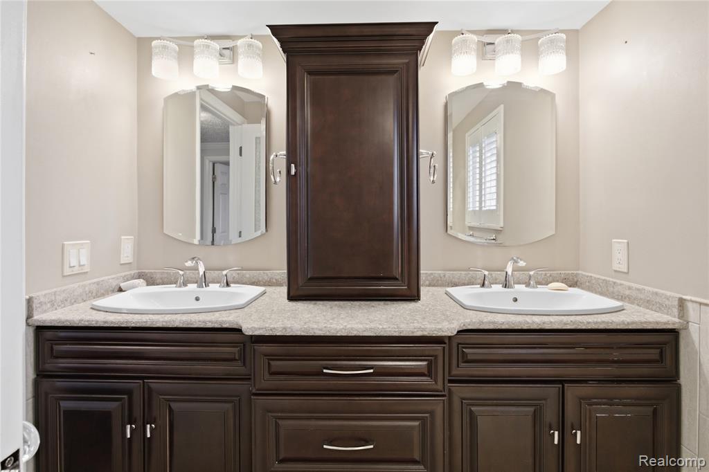 16213 Haverhill Drive, Macomb, MI 48044 — Photo 37