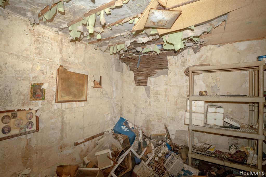 17220 Detroit Street - Photo 2
