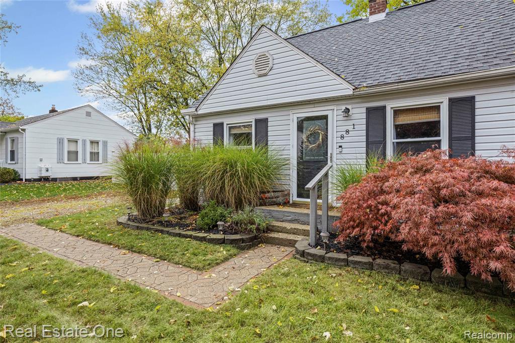 881 Tyrone Avenue, Waterford, MI 48328 — Photo 8