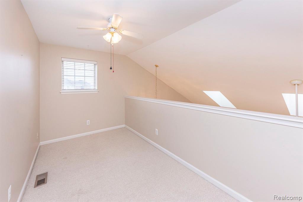 7246 Gateway Drive, West Bloomfield, MI — Photo 42